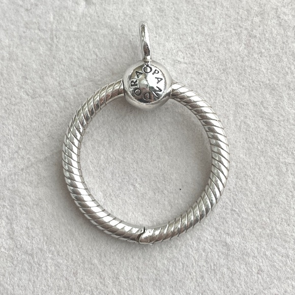 Pandora O Pendant - Picture 1 of 3